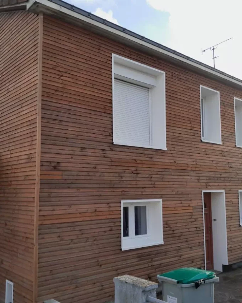 Réalisation d'isolation par l'extérieur par Cyril Leclair, menuisier agenceur à Treize-Septiers