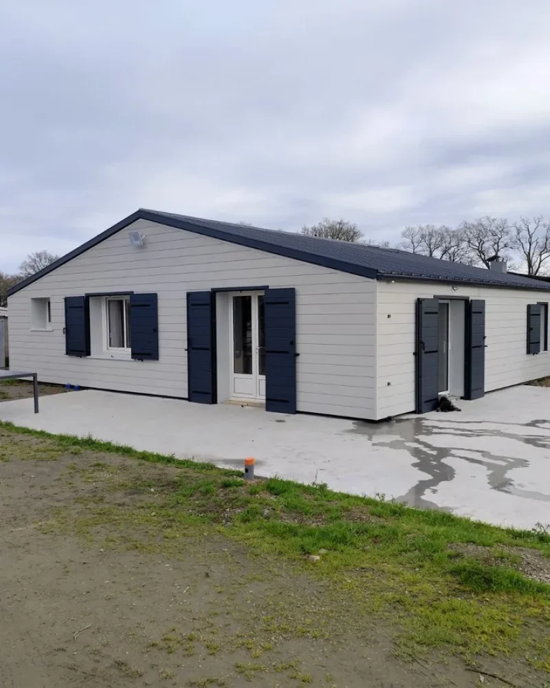 Réalisation d'isolation par l'extérieur par Cyril Leclair, menuisier agenceur à Treize-Septiers